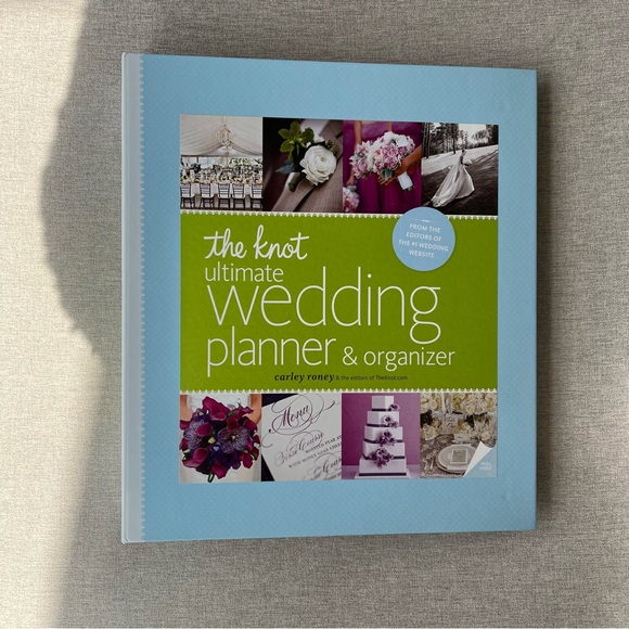 THE KNOT | The Knot Ultimate Wedding Planner & Organizer Binder (2 Book Bundle) - Picture 2 of 9
